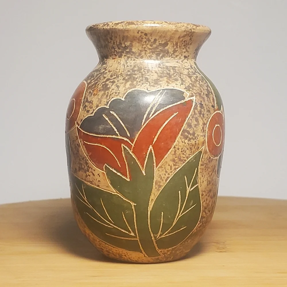 VINTAGE Nestor Molina Hand Carved & Painted Nicaraguan Floral Pottery Vase EUC